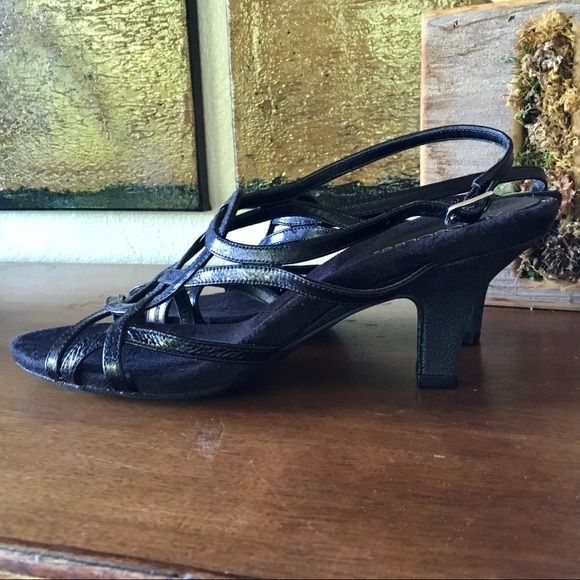 Aerosoles Strappy Black Kitten Heels size 8 1/2 - Picture 3 of 8